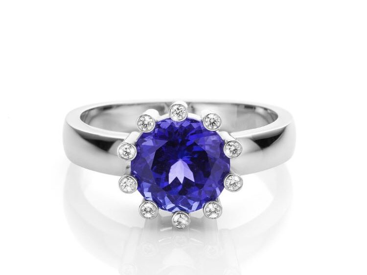 Witgouden 18 karaat ring met blauwe tanzaniet en diamanten something blue cober