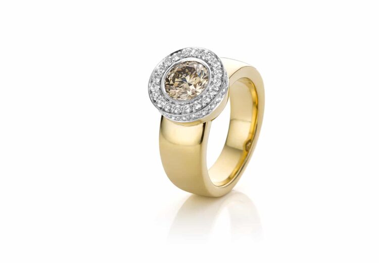 geelgoud met witgouden rign en groene diamant van 1,25 ct classic made modern cober