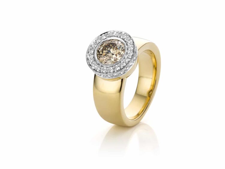 geelgoud met witgouden rign en groene diamant van 1,25 ct classic made modern cober