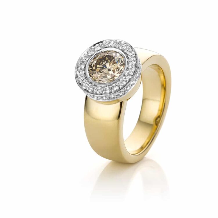 geelgoud met witgouden rign en groene diamant van 1,25 ct classic made modern cober