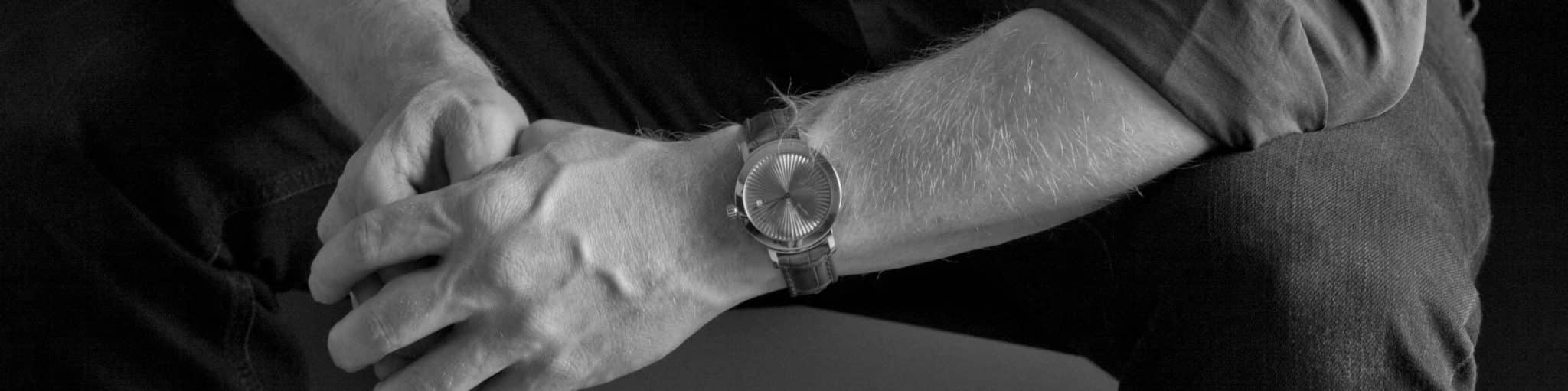 Geelgouden-cober-nr1-handgemaakt-horloge-uitgelicht