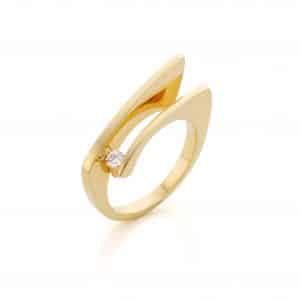 handgemaakte-geelgouden-ring-met-diamant-2