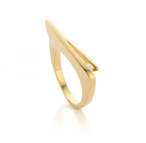 handgemaakte-geelgouden-ring-met-diamant-3