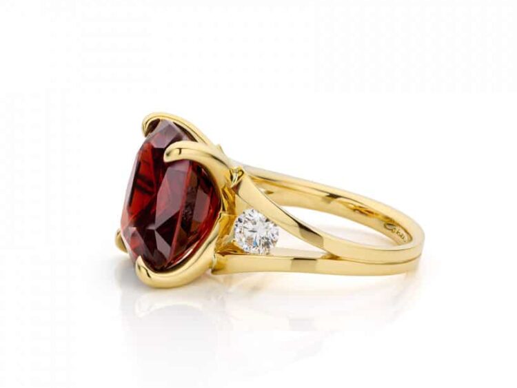 18k-geelgouden-ring-met-prachtige-diep-rode-spinel-3