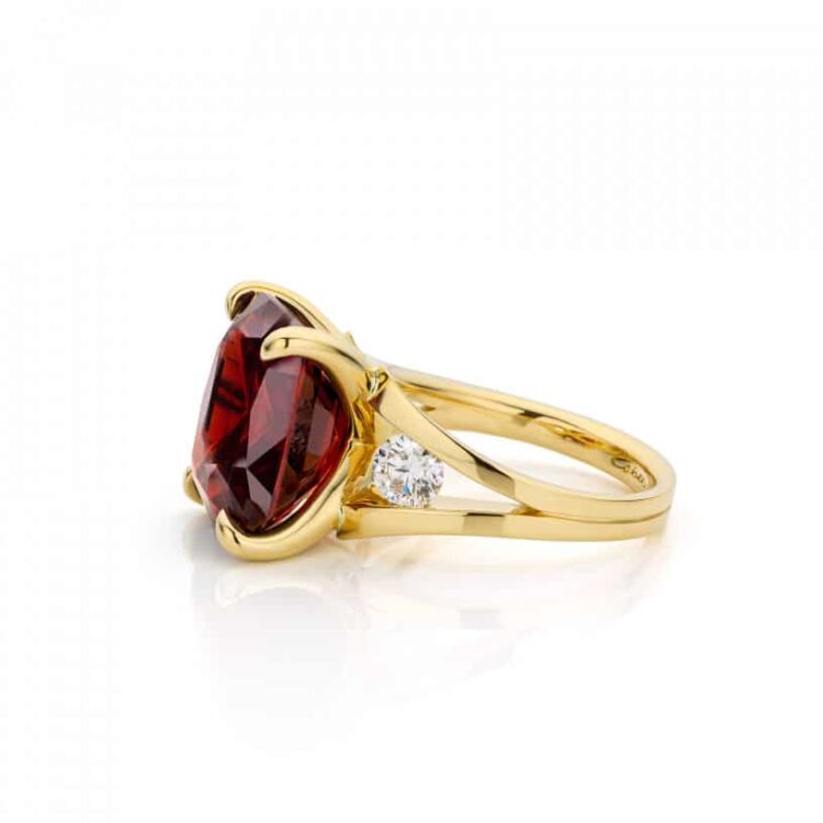 18k-geelgouden-ring-met-prachtige-diep-rode-spinel-3