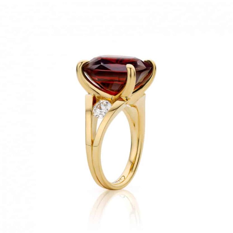 18k-geelgouden-ring-met-prachtige-diep-rode-spinel