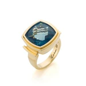 Yellow gold ring with Topaz