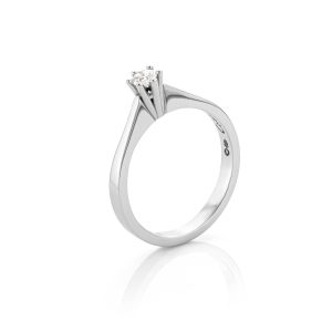 Classic solitaire ring