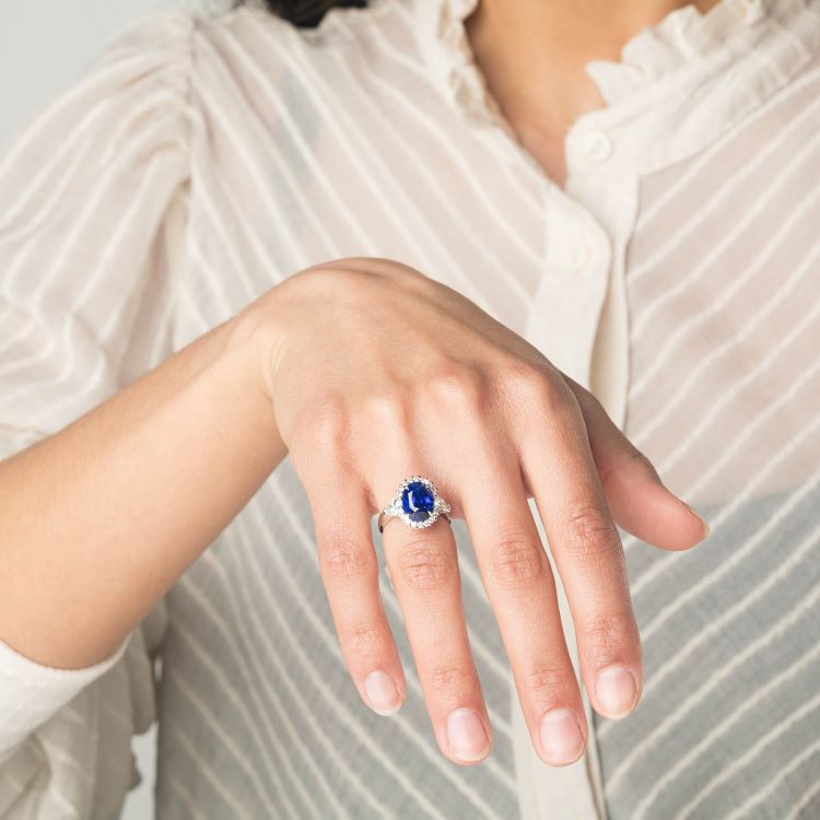 witgouden ring met Saffier Lady Di