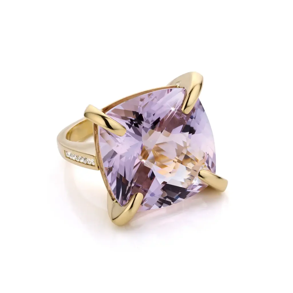 “ring met sprankelende Amethist”
