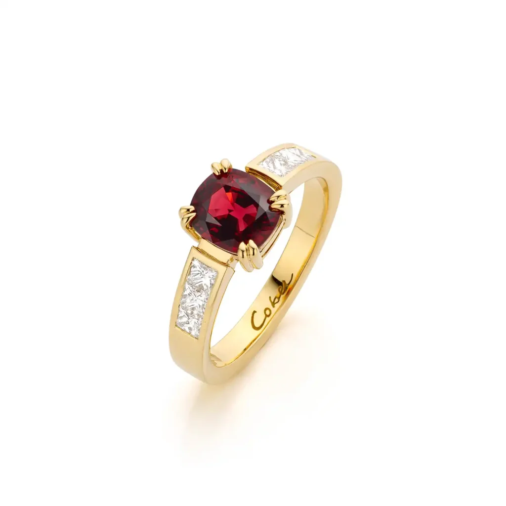 Geelgouden ring met Spinel