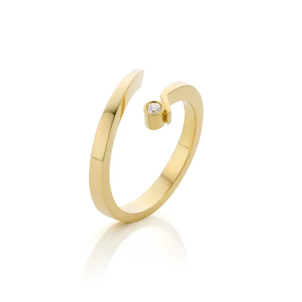 Geelgouden design smeedring met diamant