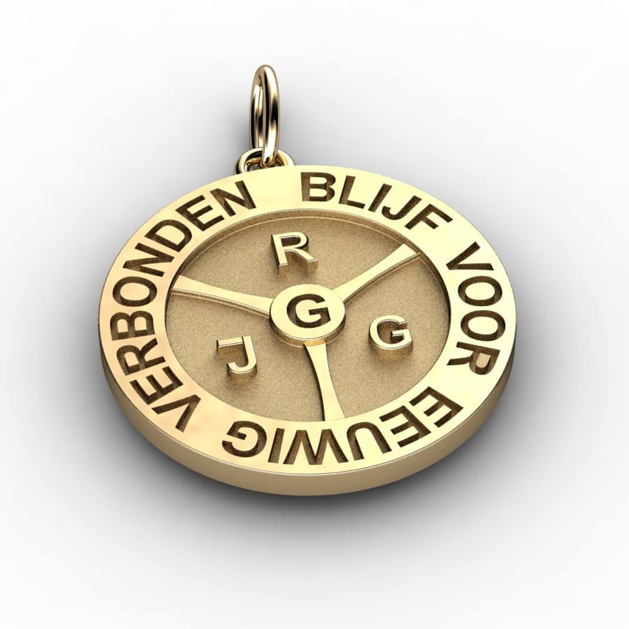 Gedenksieraad met letters van dierbaren