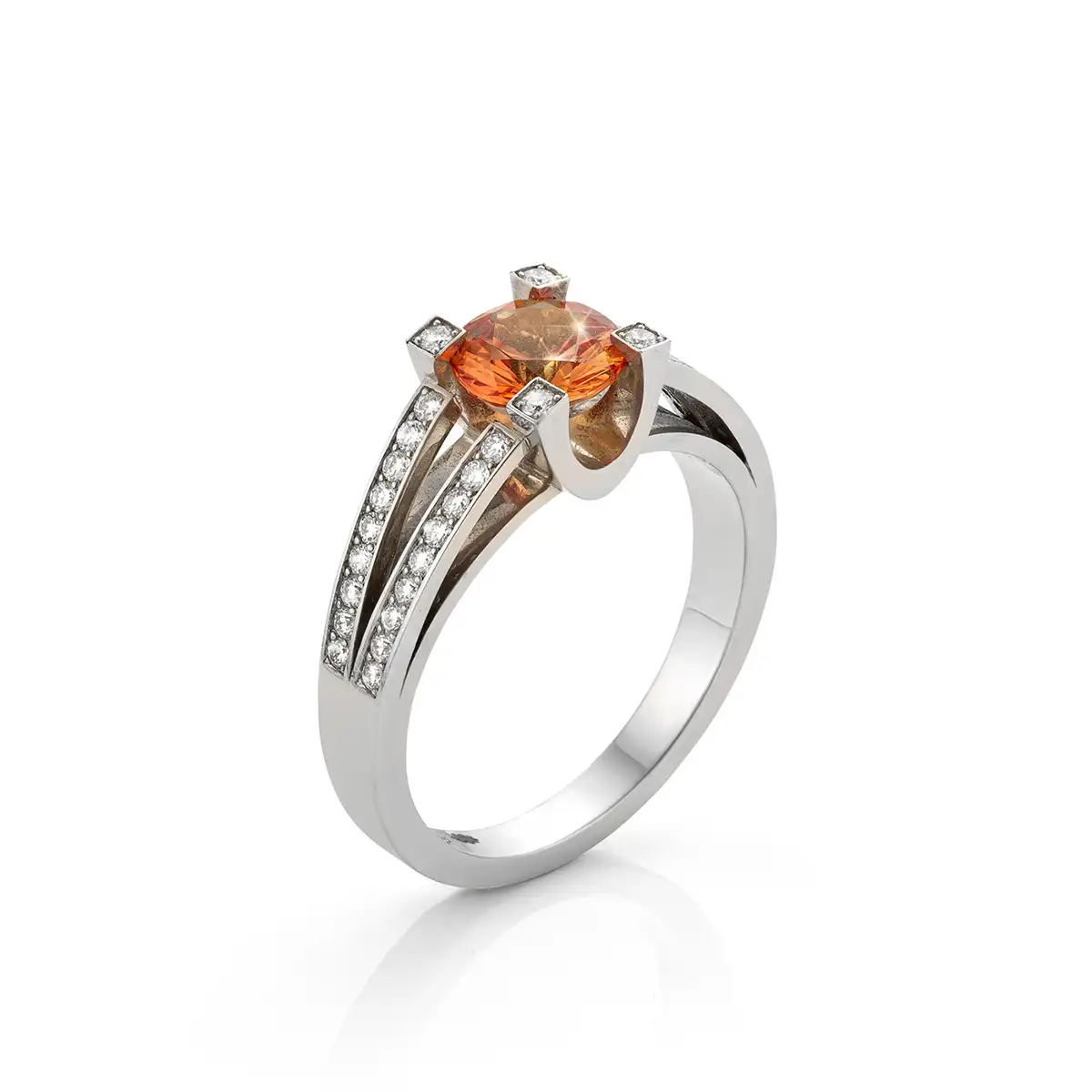 witgouden ring met oranje saffier