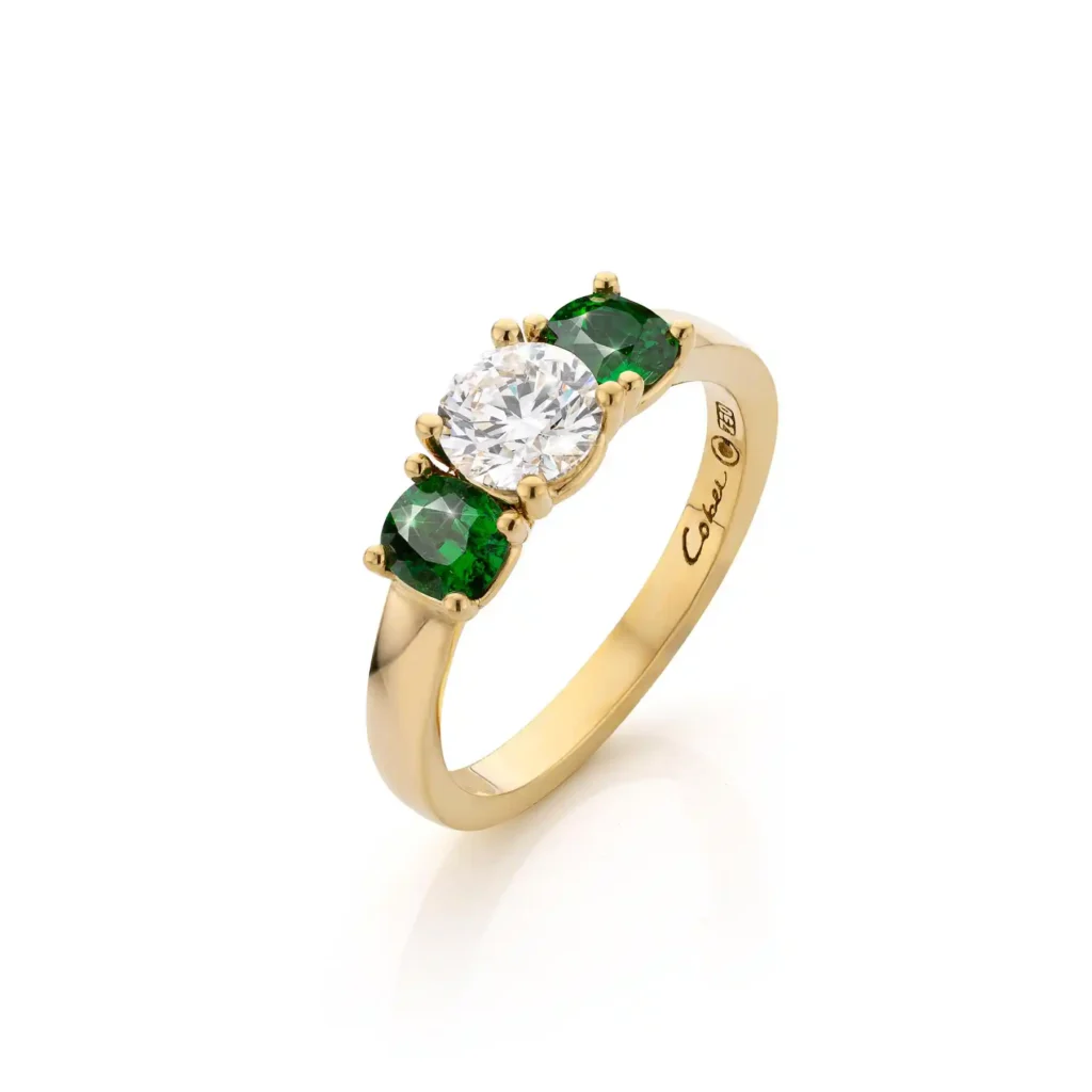 Geelgouden ring met diamanten en groene toermalijnen